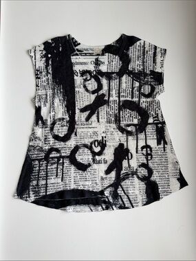 Et’Lois Womens Black & White Graphic Print Tee